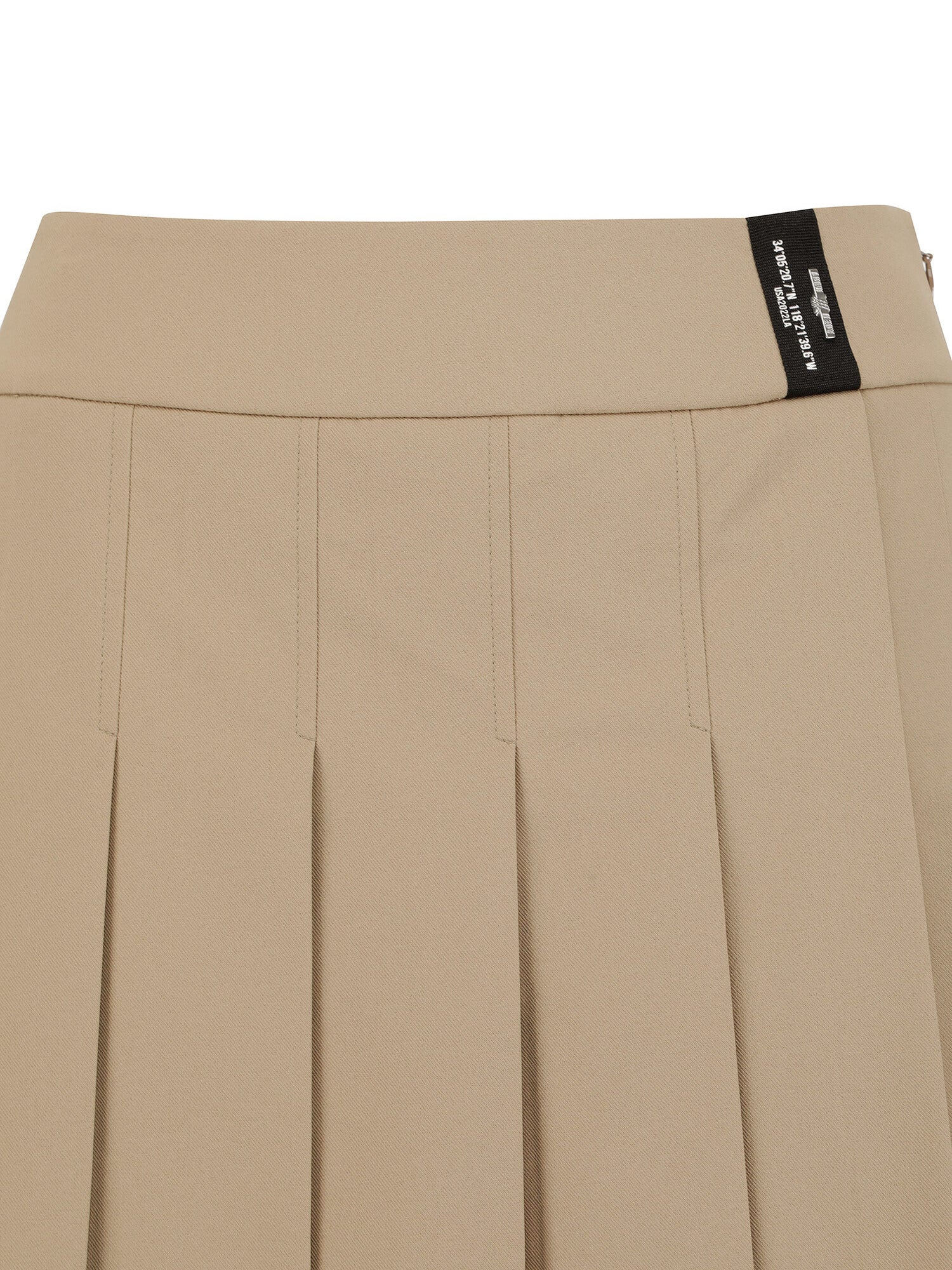 WOMEN OVER PLEATED HALF PANTS