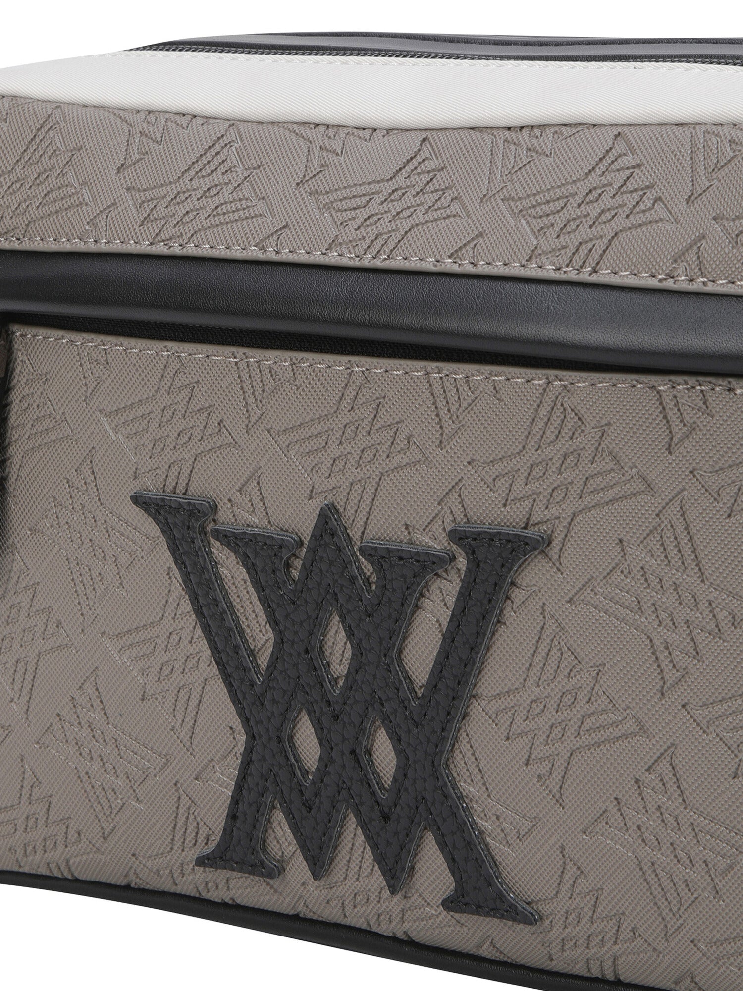 UNISEX LOGO INTAGLIO POUCH