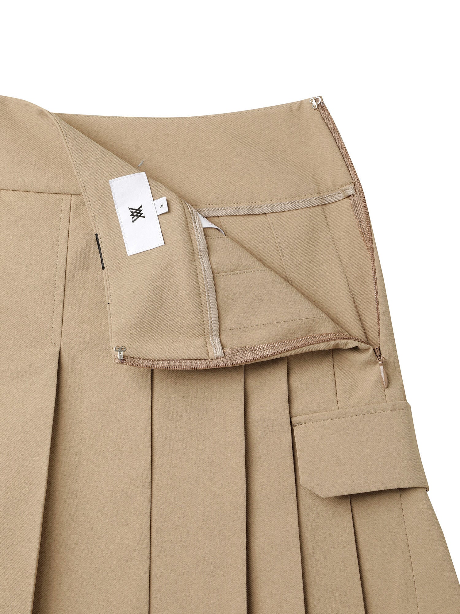 WOMEN OVER PLEATED HALF PANTS