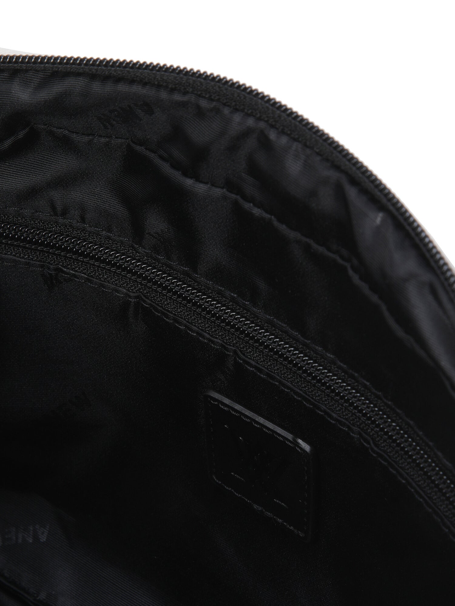 UNISEX LOGO INTAGLIO POUCH