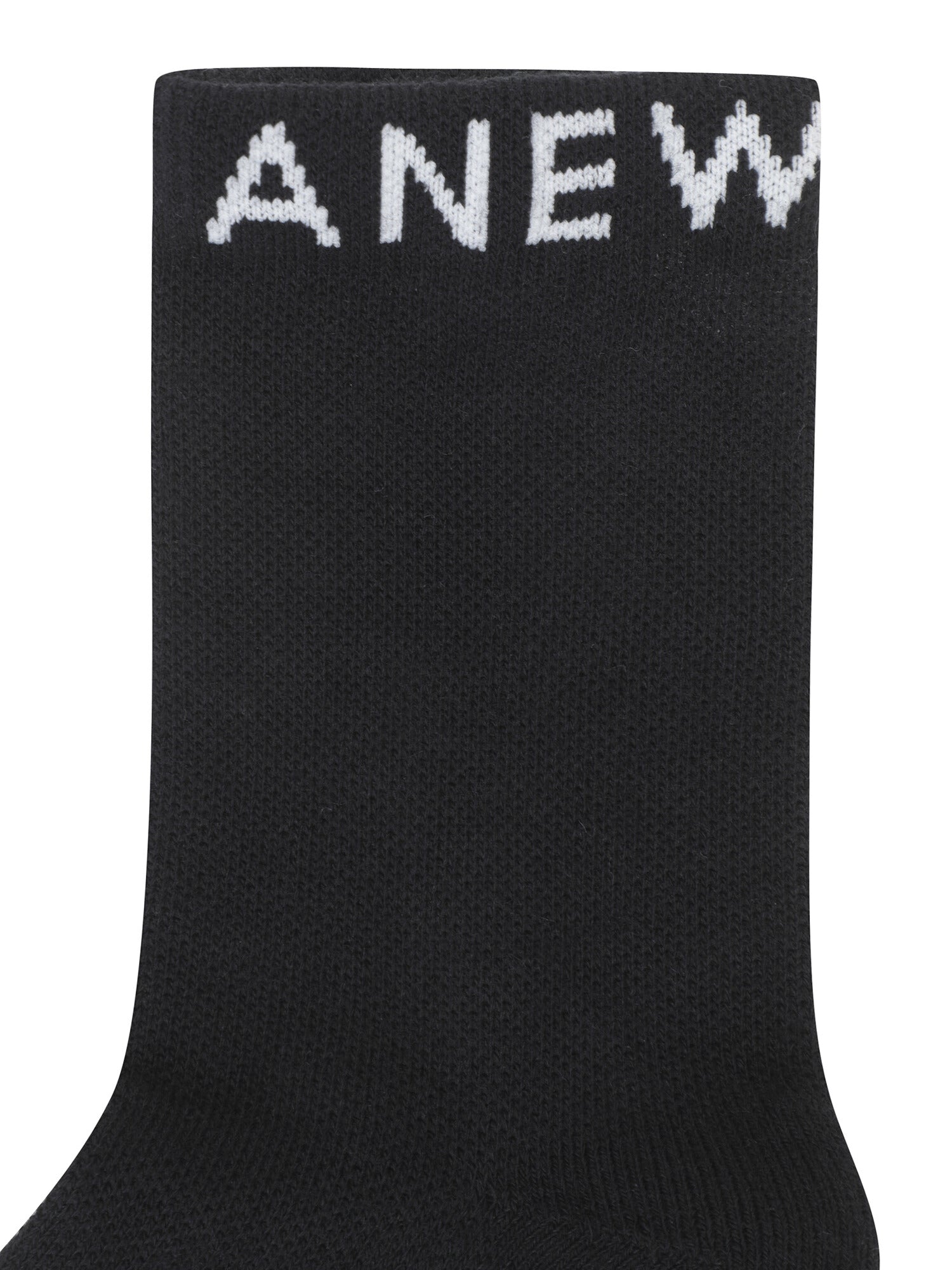 MEN ESSENTIAL MEDIUM NECK SOCKS