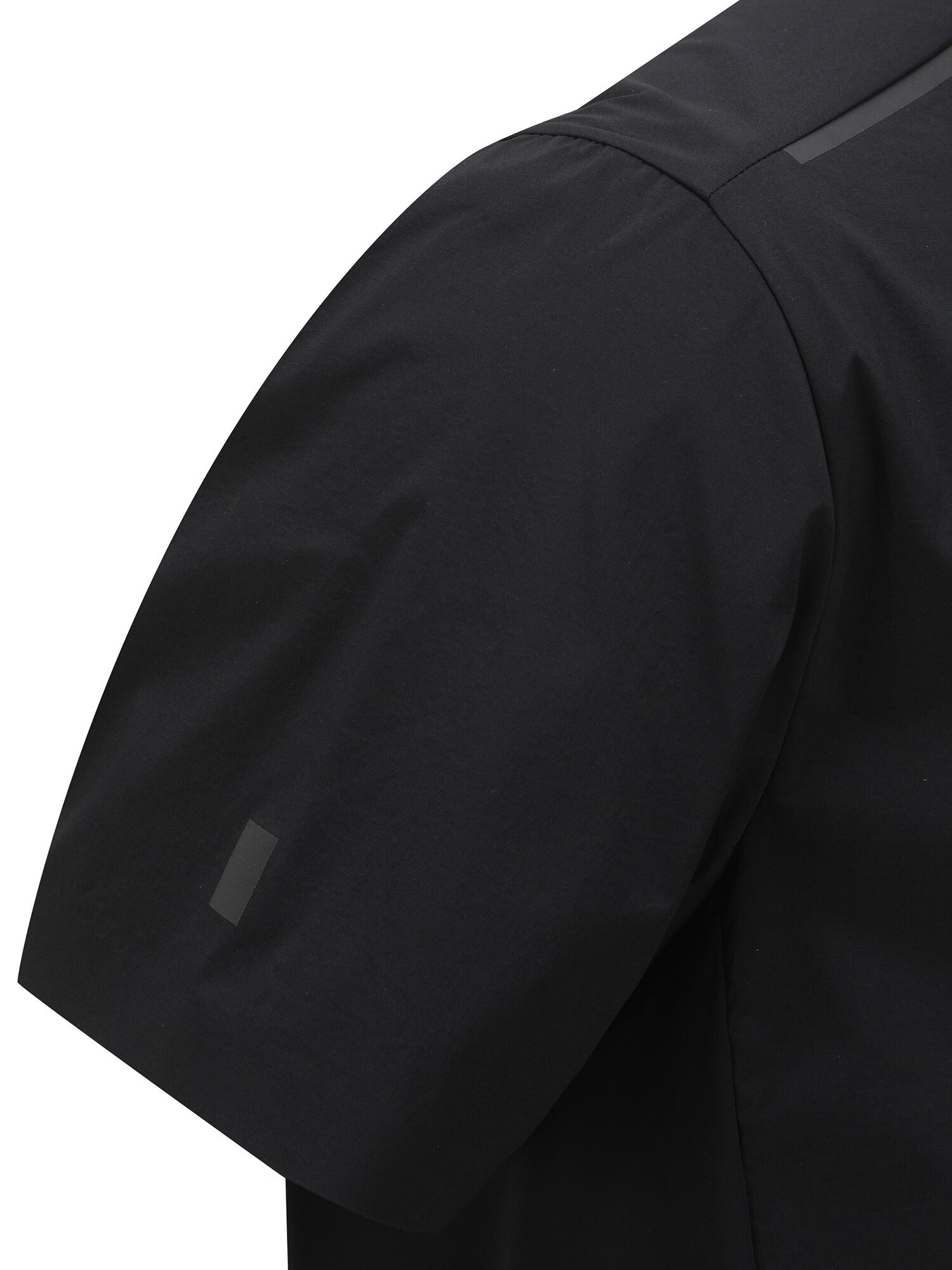 MEN SM BLACK FINISH HALF ZIP SHORT T-SHIRT