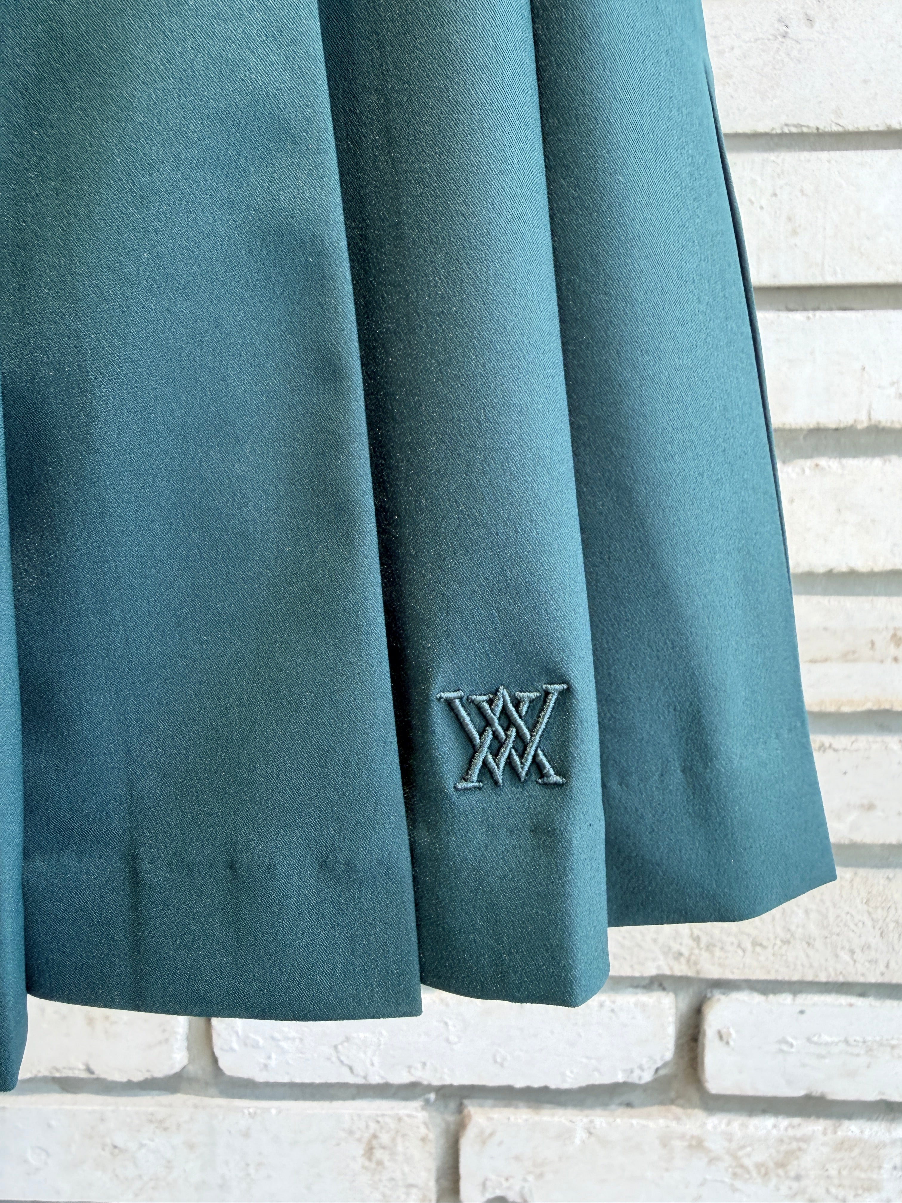 WOMEN SEASONAL PLEATS HALF PANTS