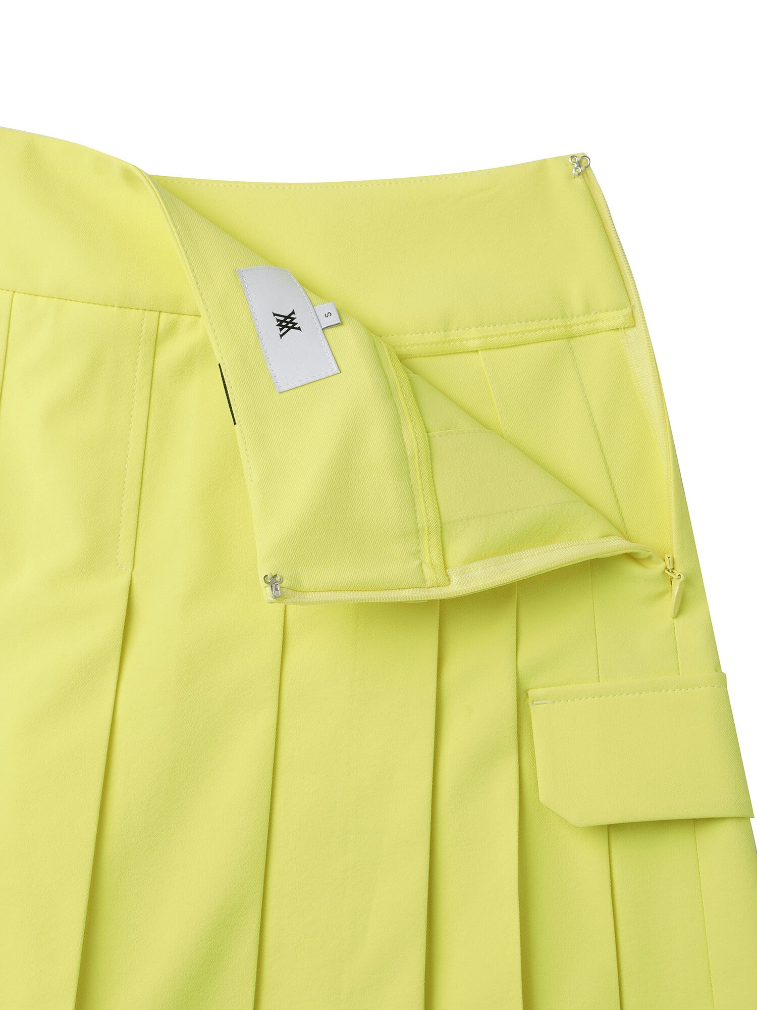 WOMEN OVER PLEATED HALF PANTS