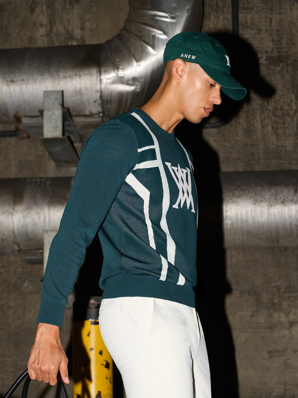 MEN LINE BLOCKED ROUND SWEATER