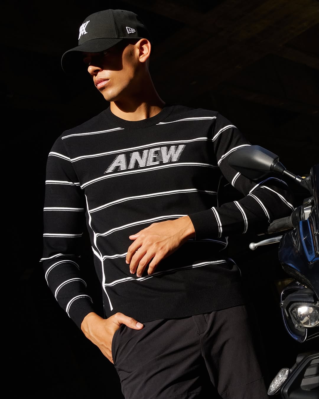 MEN STRIPE ROUND SWEATER