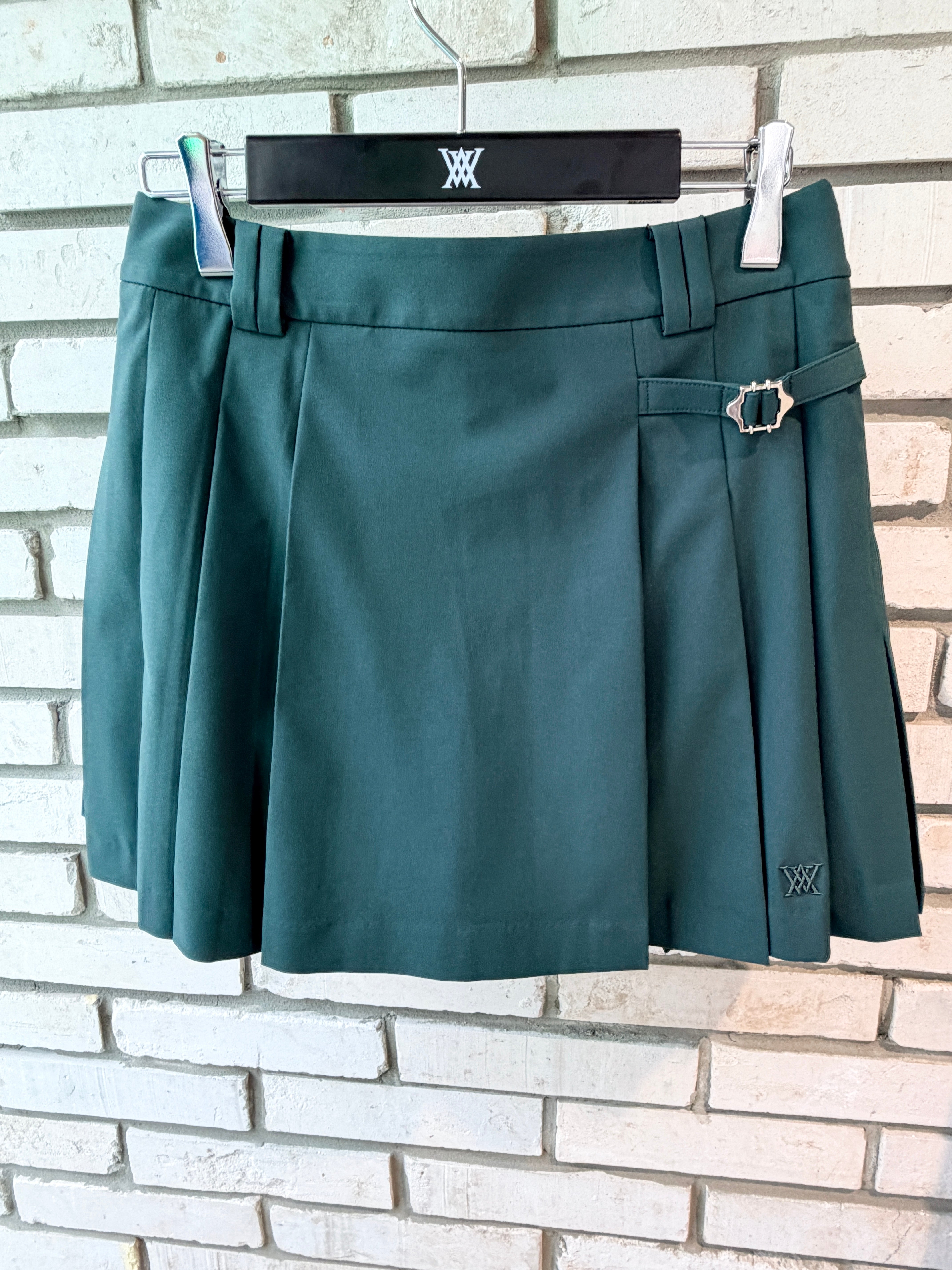 WOMEN SEASONAL PLEATS HALF PANTS