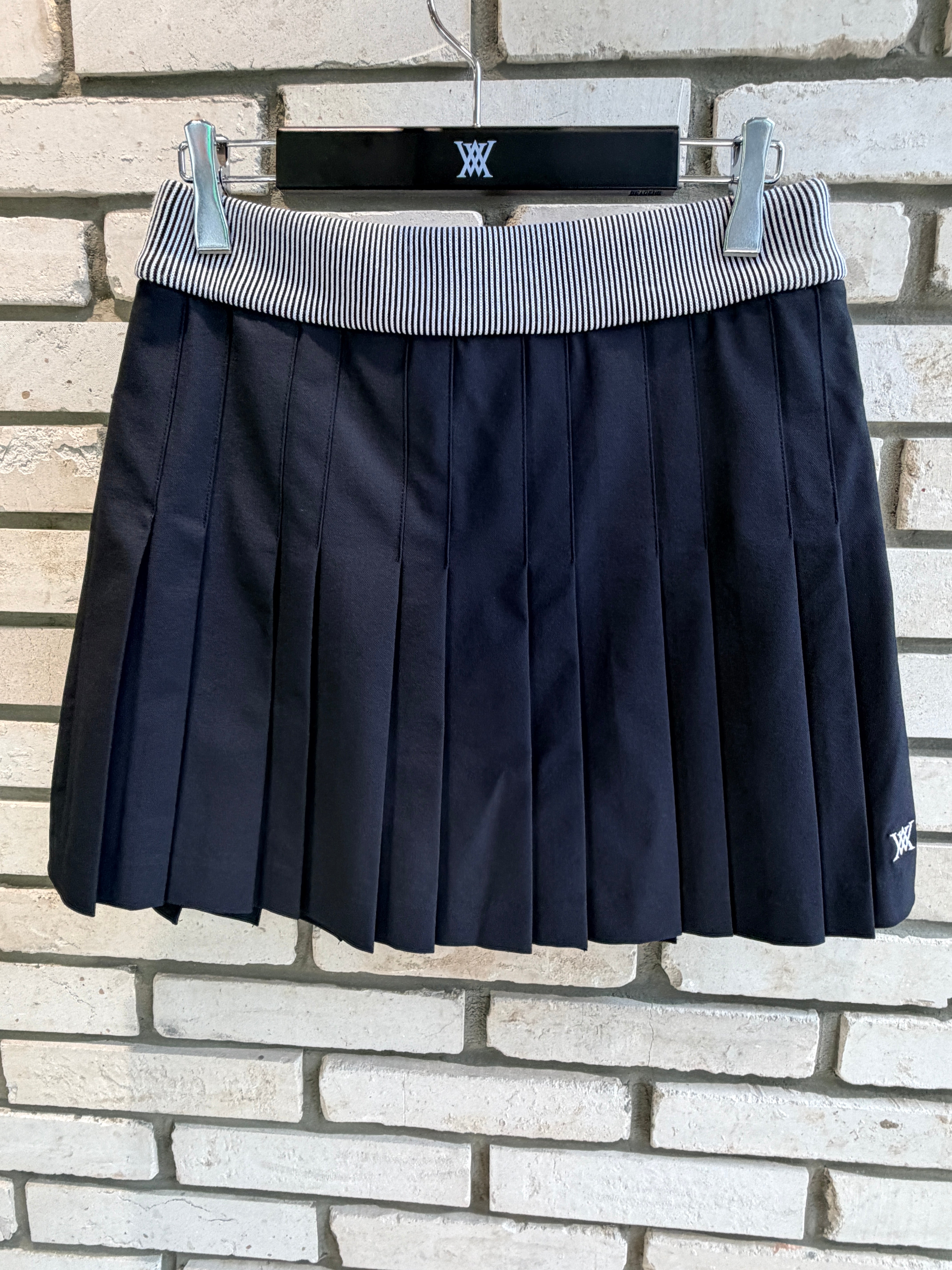 WOMEN ESSENTIAL PLEATS SKIRT