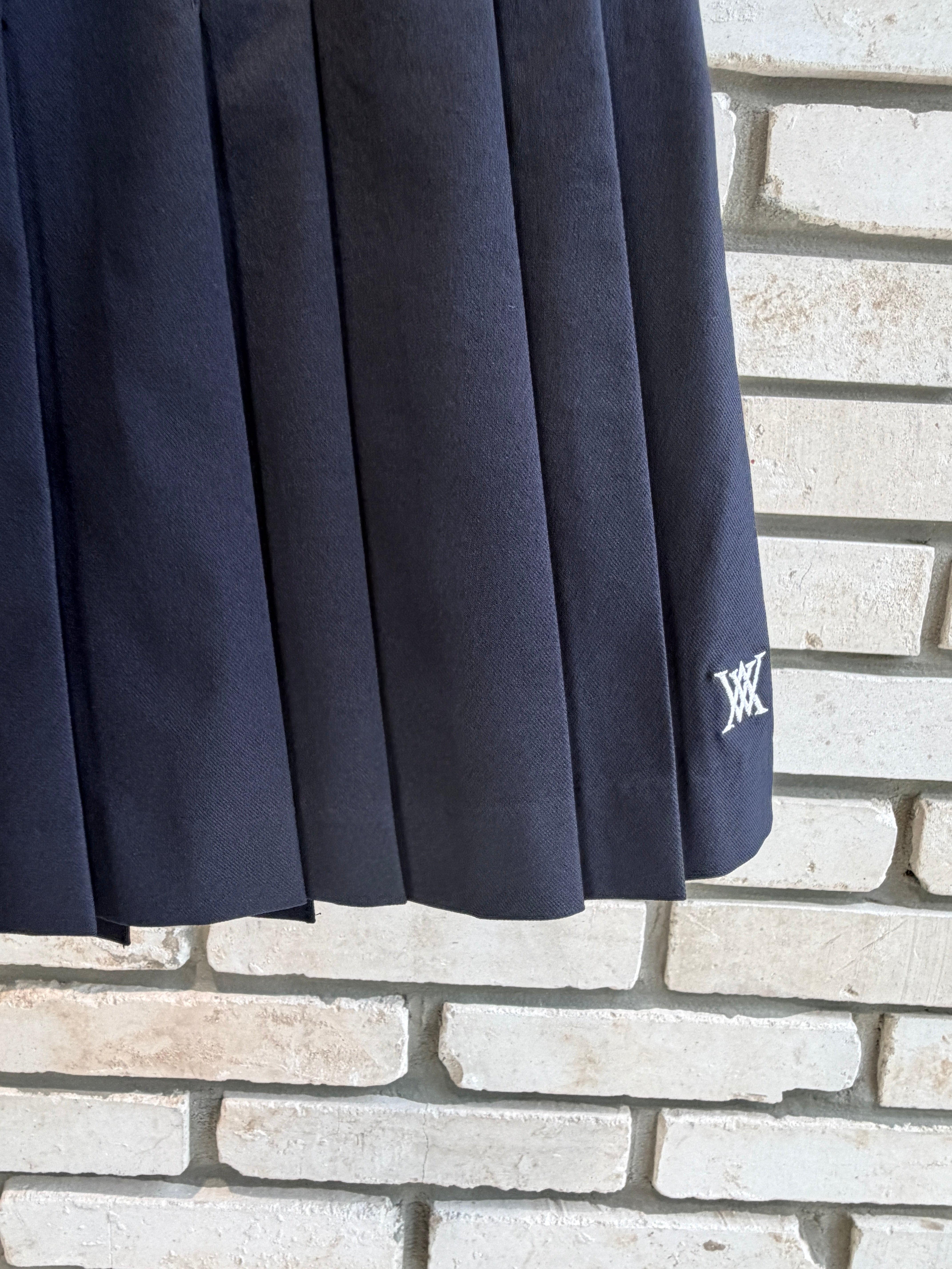 WOMEN ESSENTIAL PLEATS SKIRT
